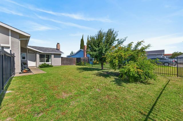 7920 Deer Water Dr, Sacramento, CA 95823