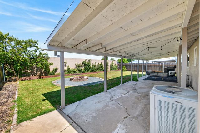 7920 Deer Water Dr, Sacramento, CA 95823