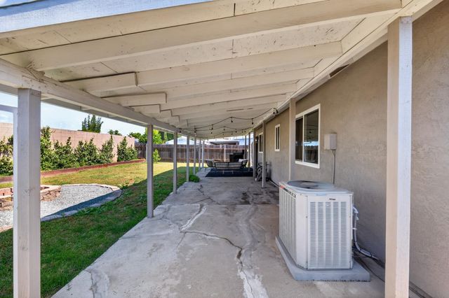7920 Deer Water Dr, Sacramento, CA 95823