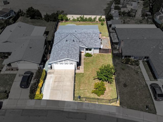 7920 Deer Water Dr, Sacramento, CA 95823