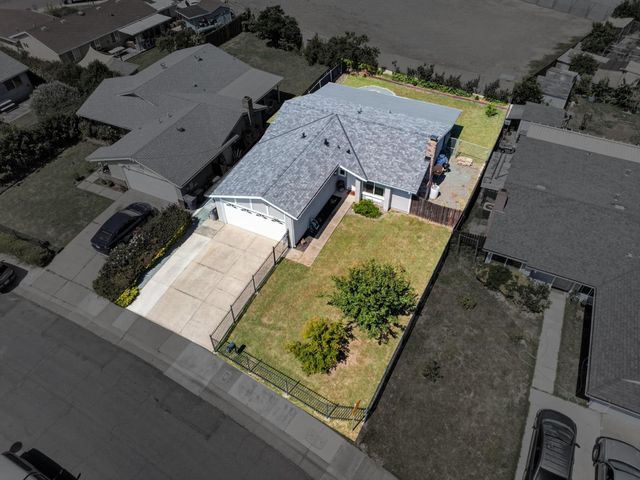 7920 Deer Water Dr, Sacramento, CA 95823