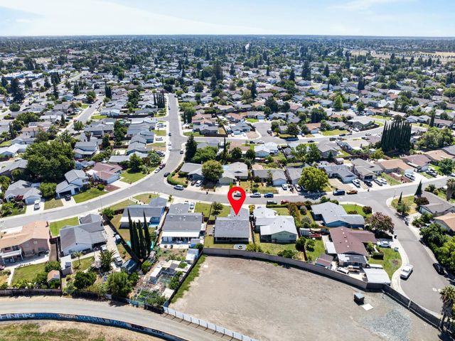 7920 Deer Water Dr, Sacramento, CA 95823