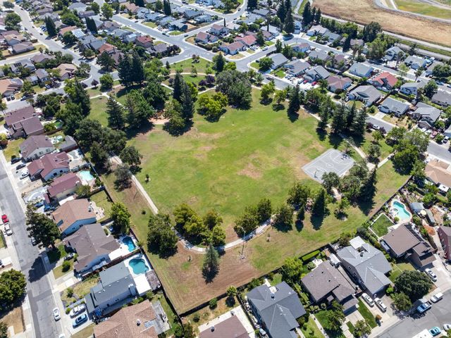 7920 Deer Water Dr, Sacramento, CA 95823