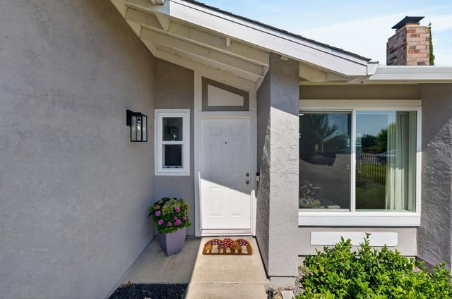 7920 Deer Water Dr, Sacramento, CA 95823