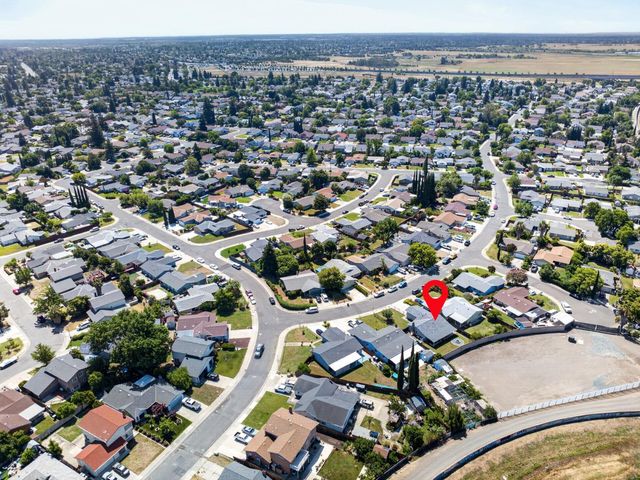 7920 Deer Water Dr, Sacramento, CA 95823
