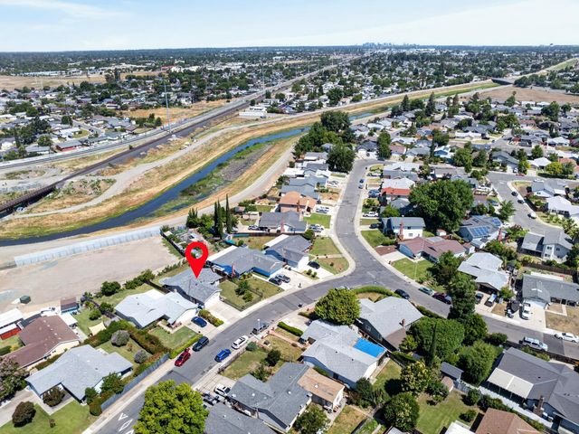 7920 Deer Water Dr, Sacramento, CA 95823