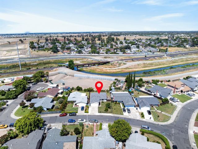 7920 Deer Water Dr, Sacramento, CA 95823