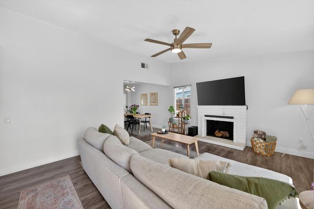 7920 Deer Water Dr, Sacramento, CA 95823