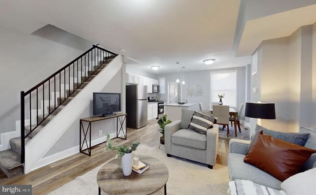 3325 RAVENWOOD AVE, Baltimore, MD 21213