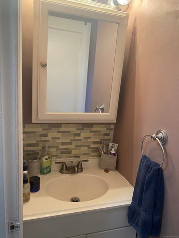 18 Bridge Street 4B, Naugatuck, CT 06770