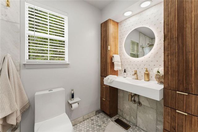 4126 Glenwood Drive, Gainesville, GA 30506