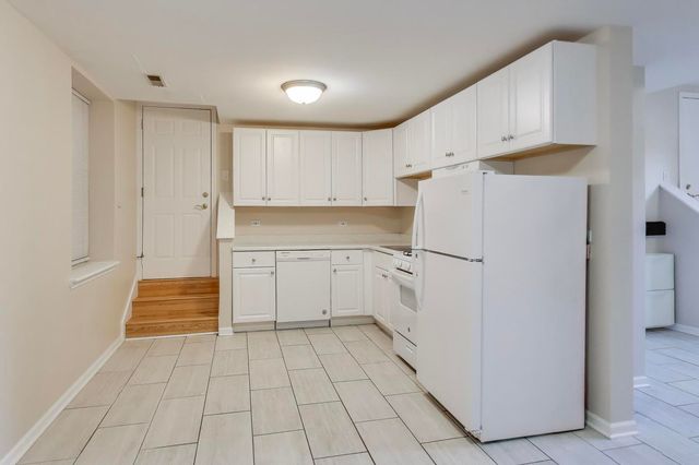 46 6th Avenue GJ, La Grange, IL 60525