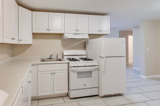 46 6th Avenue GJ, La Grange, IL 60525