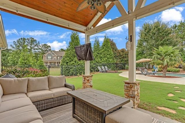 1006 Silver Thorne Drive, Loganville, GA 30052