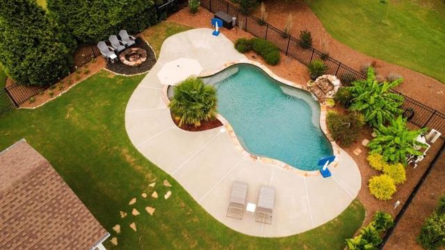 1006 Silver Thorne Drive, Loganville, GA 30052