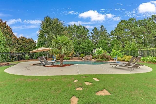 1006 Silver Thorne Drive, Loganville, GA 30052