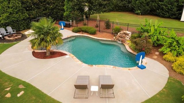 1006 Silver Thorne Drive, Loganville, GA 30052