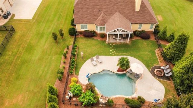 1006 Silver Thorne Drive, Loganville, GA 30052