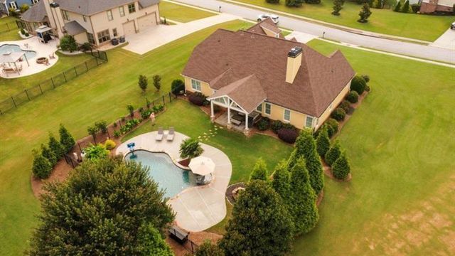 1006 Silver Thorne Drive, Loganville, GA 30052