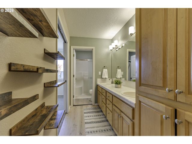 1536 Ne PARKSIDE Dr, Hillsboro, OR 97124