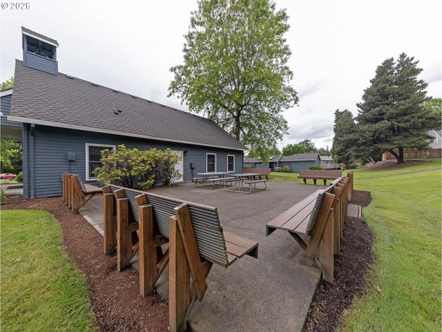 1536 Ne PARKSIDE Dr, Hillsboro, OR 97124
