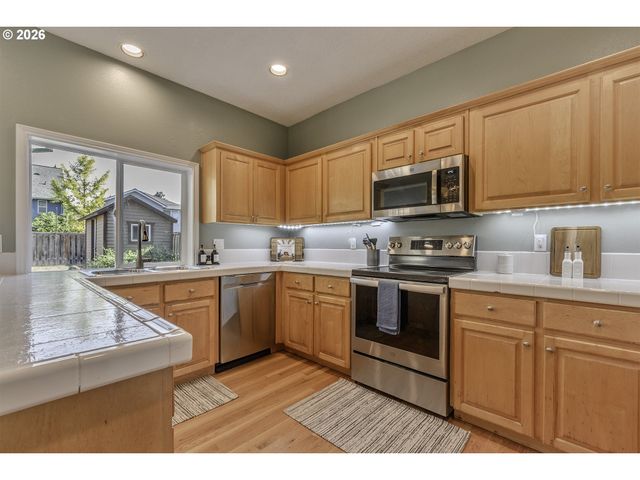 1536 Ne PARKSIDE Dr, Hillsboro, OR 97124