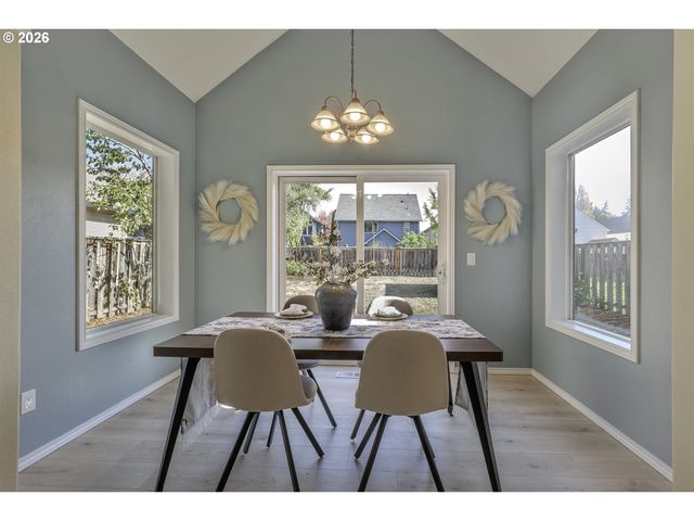 1536 Ne PARKSIDE Dr, Hillsboro, OR 97124