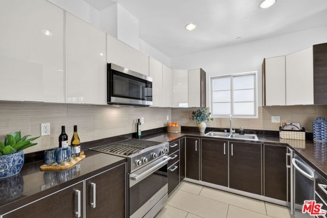 125 S Sweetzer Avenue PH2A, Los Angeles, CA 90048