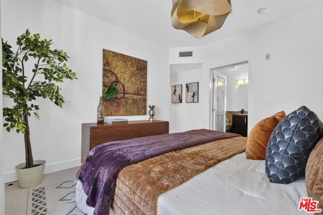 125 S Sweetzer Avenue PH2A, Los Angeles, CA 90048