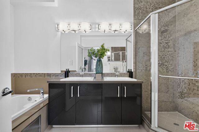 125 S Sweetzer Avenue PH2A, Los Angeles, CA 90048