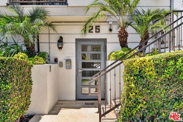 125 S Sweetzer Avenue PH2A, Los Angeles, CA 90048