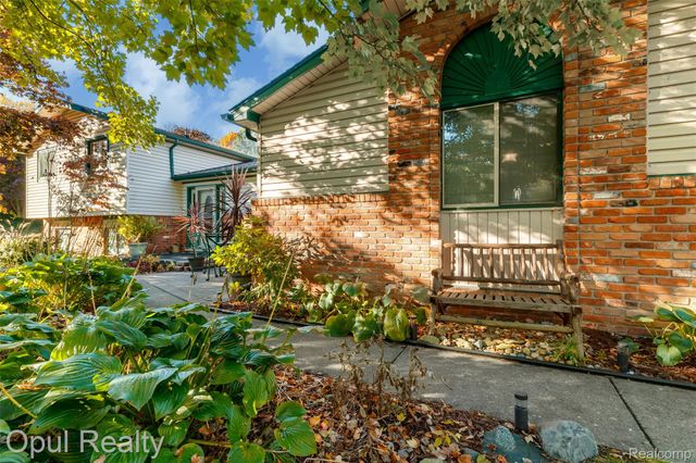 5885 Cedar Knoll Drive, Brighton, MI 48116