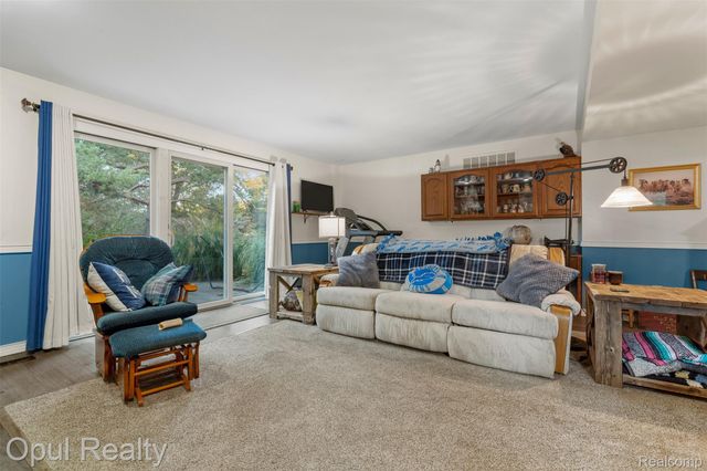 5885 Cedar Knoll Drive, Brighton, MI 48116