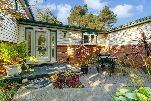 5885 Cedar Knoll Drive, Brighton, MI 48116