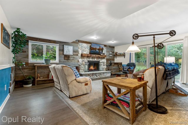 5885 Cedar Knoll Drive, Brighton, MI 48116