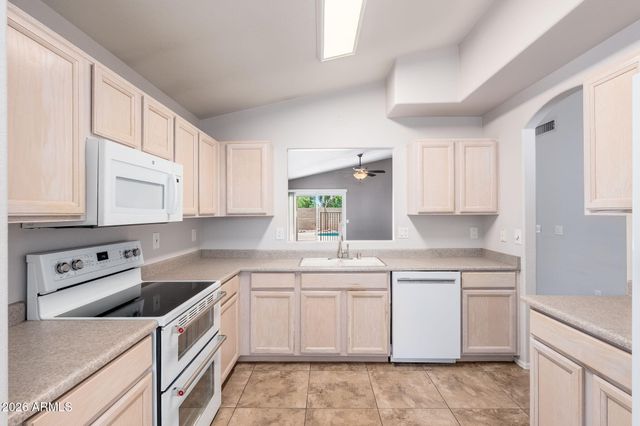 9148 W CANYON Drive, Peoria, AZ 85382