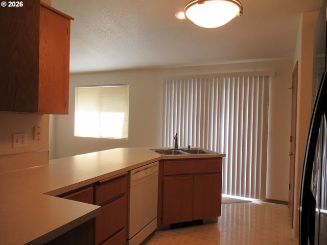 8347 Ne 54TH St, Vancouver, WA 98662