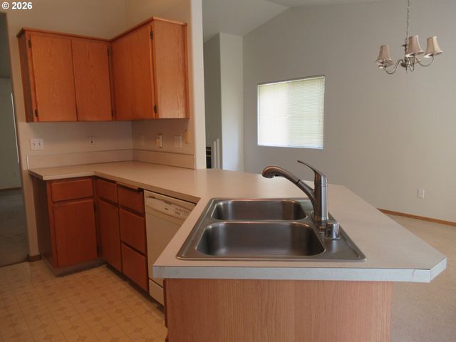8347 Ne 54TH St, Vancouver, WA 98662