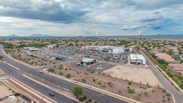 10443 W Guildford Lane, Marana, AZ 85653