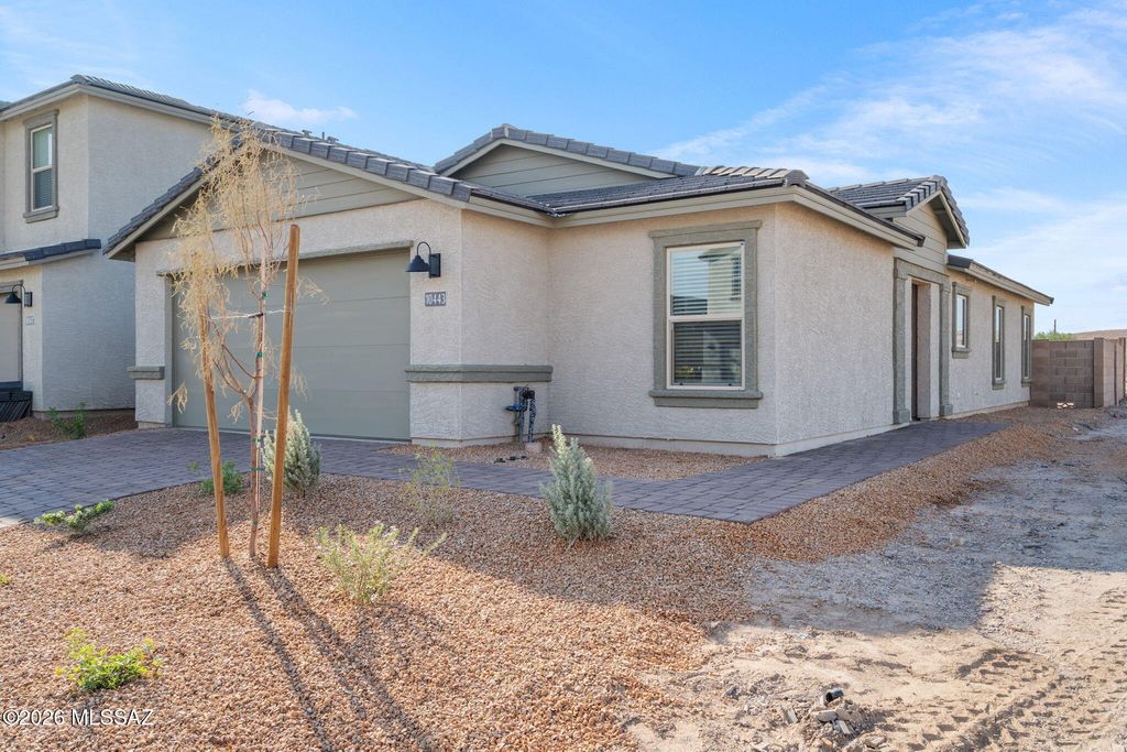 10443 W Guildford Lane, Marana, AZ 85653