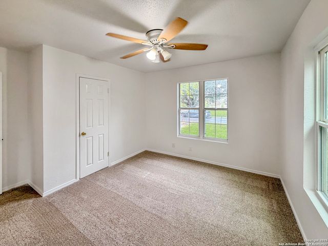 1024 Juarez St, Seguin, TX 78155