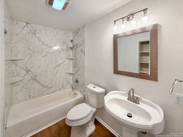 1024 Juarez St, Seguin, TX 78155