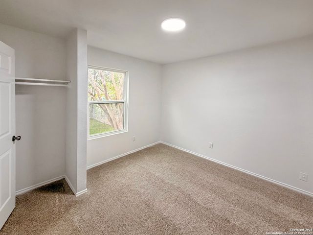 1024 Juarez St, Seguin, TX 78155