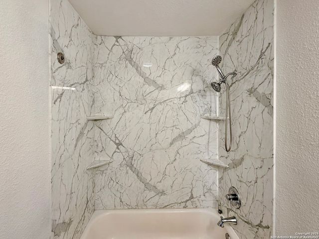 1024 Juarez St, Seguin, TX 78155