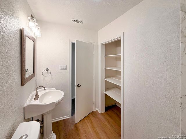 1024 Juarez St, Seguin, TX 78155