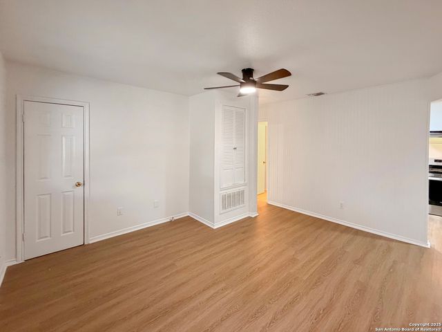 1024 Juarez St, Seguin, TX 78155