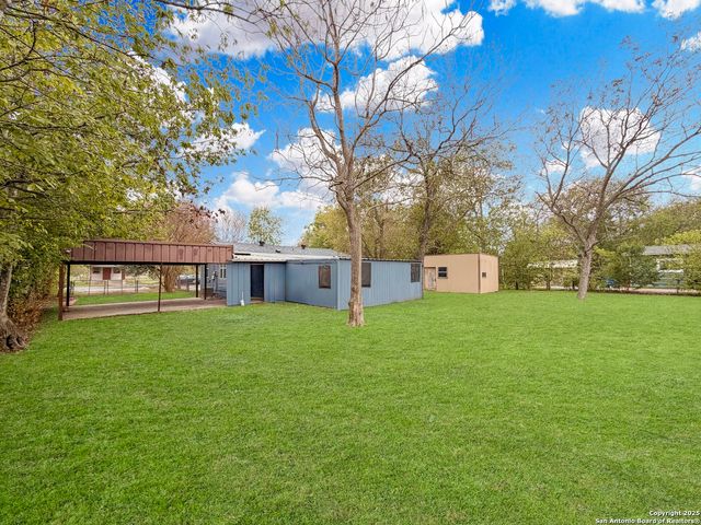 1024 Juarez St, Seguin, TX 78155