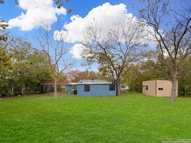 1024 Juarez St, Seguin, TX 78155