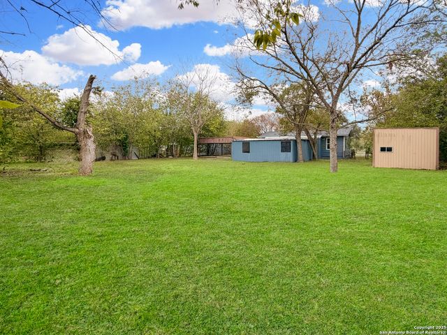 1024 Juarez St, Seguin, TX 78155