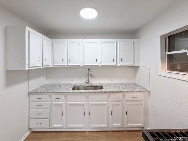 1024 Juarez St, Seguin, TX 78155